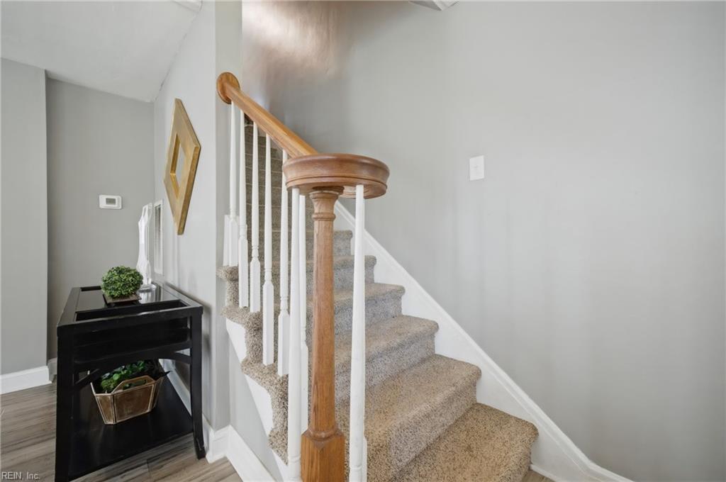 10 E Southampton AVE