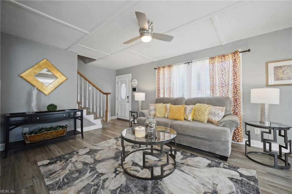 10 E Southampton AVE