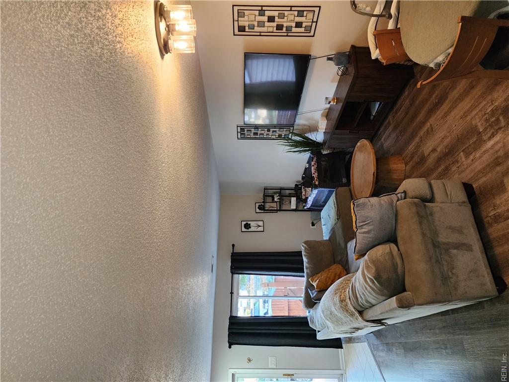 401 Henley CT K