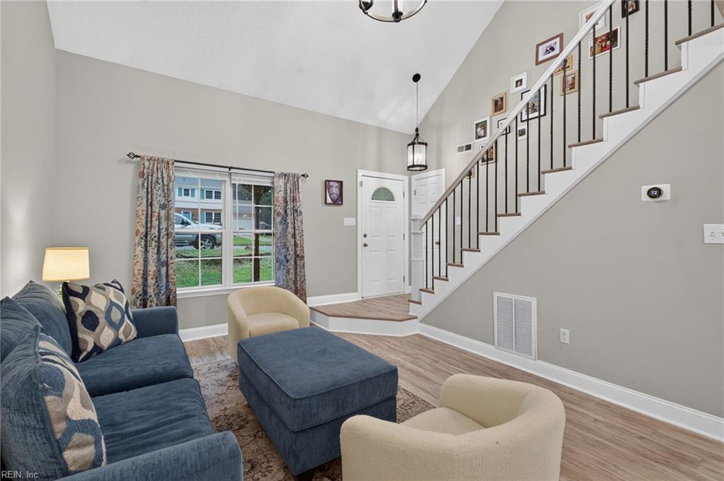 30 Meadow Creek DR