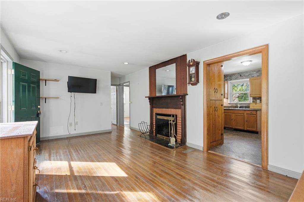 4869 Rochambeau DR