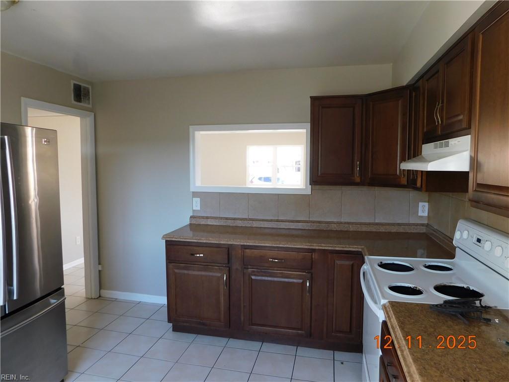 853 S Club House RD 7