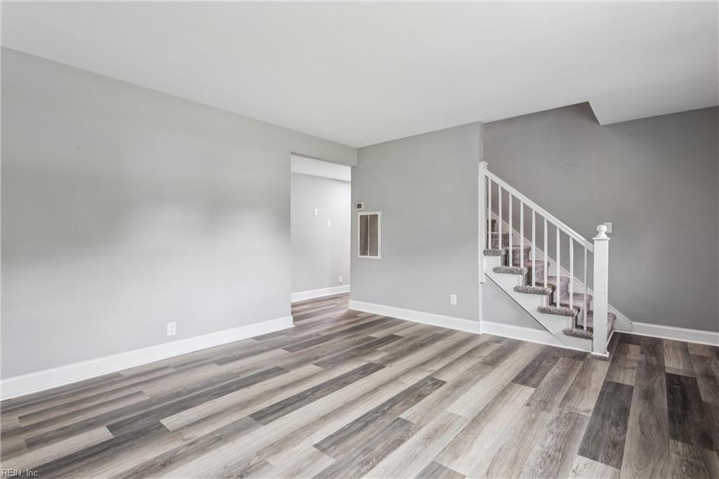8272 Fernwood DR