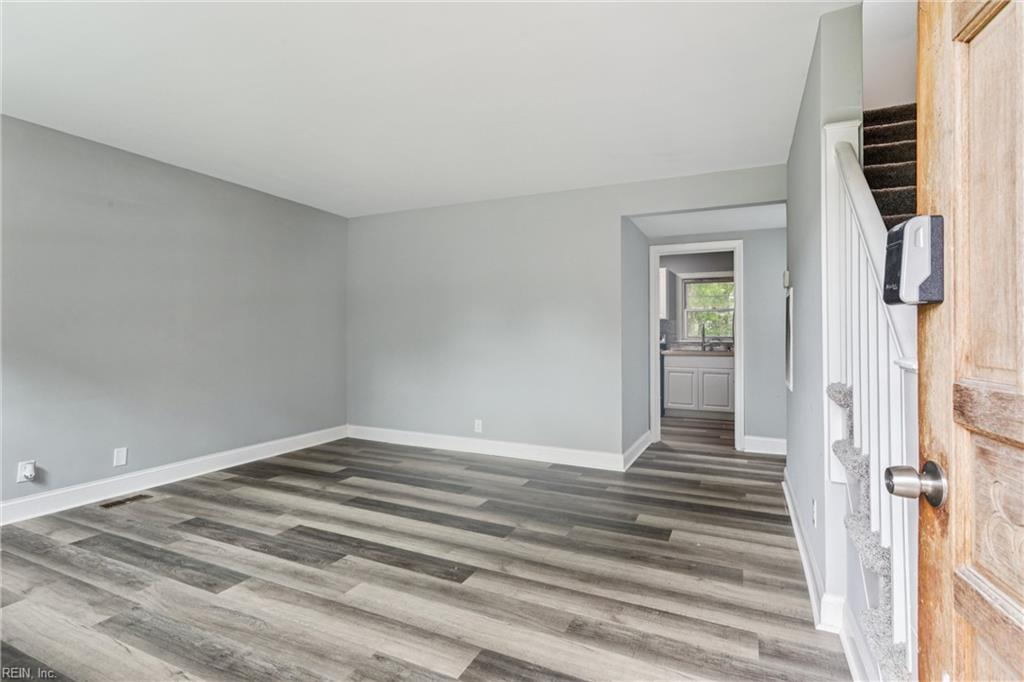 8272 Fernwood DR
