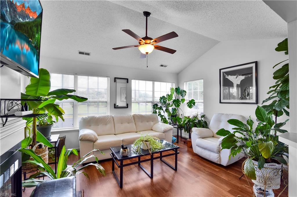 5208 Thatcher WAY