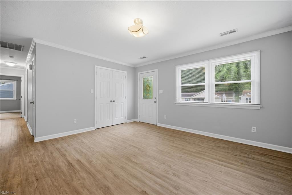 218 Collins DR