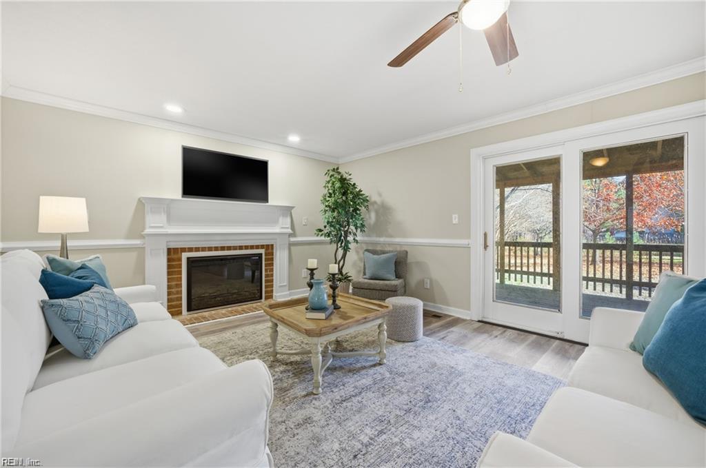 9 Rhodelia LN