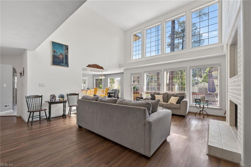 304 Wellington CIR