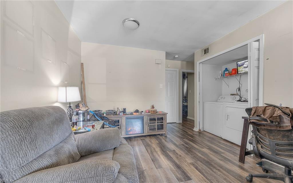 3322 Scarborough WAY