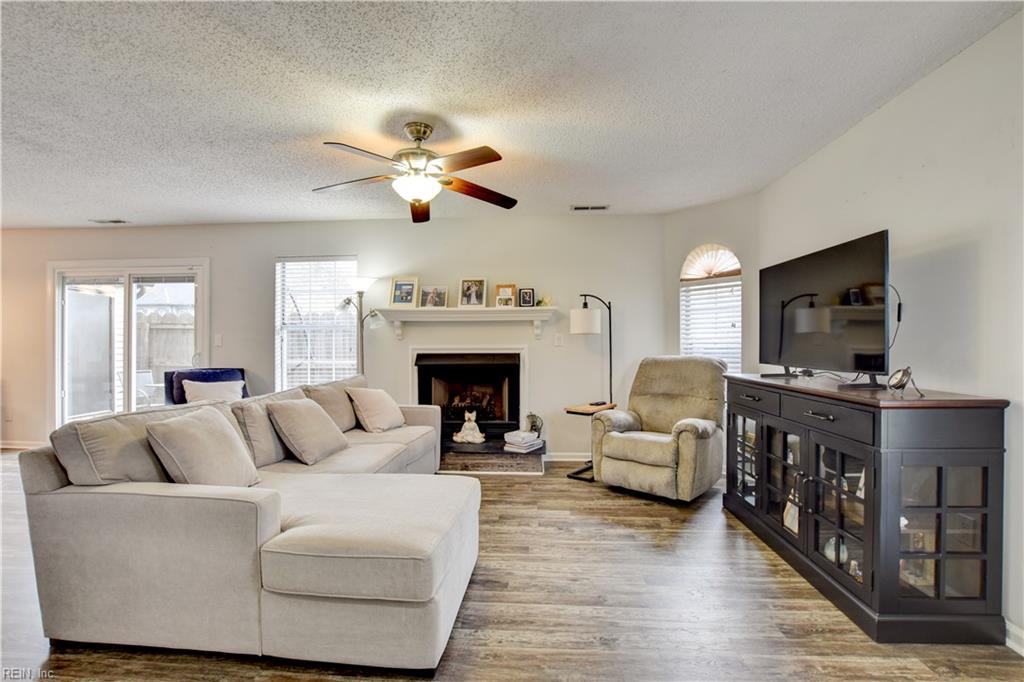 4917 Shallowford CIR