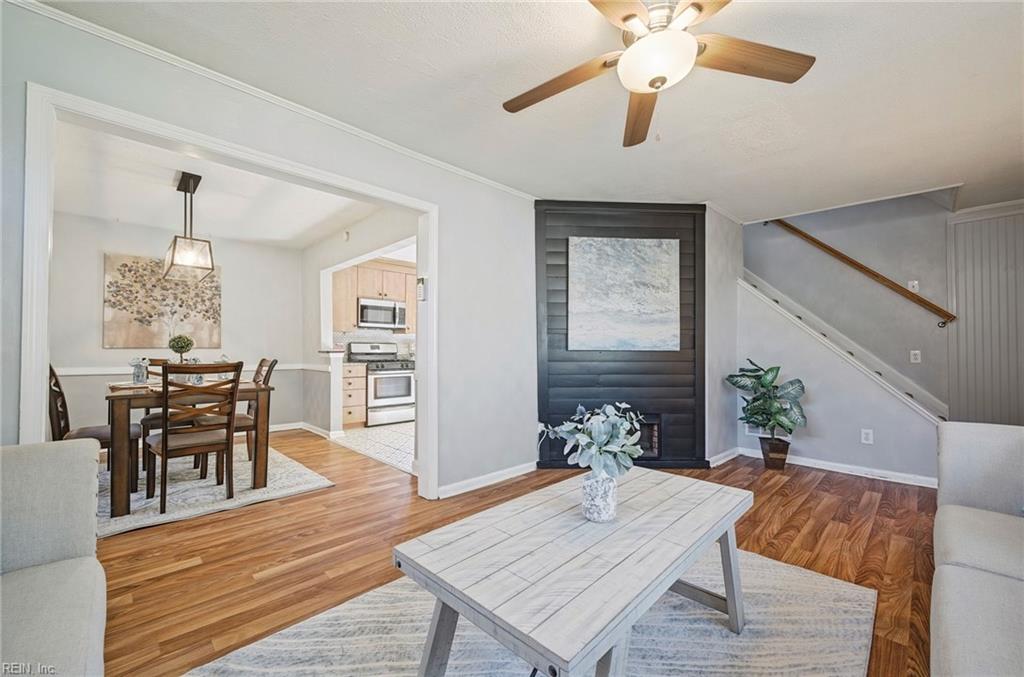 446 Dauphin LN