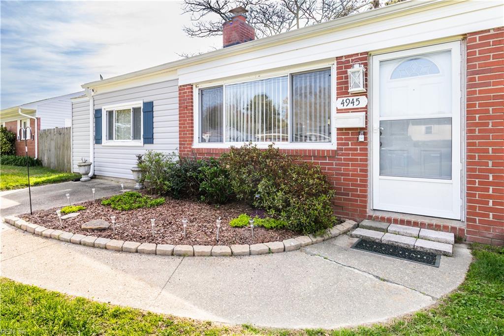 4945 Whitman LN