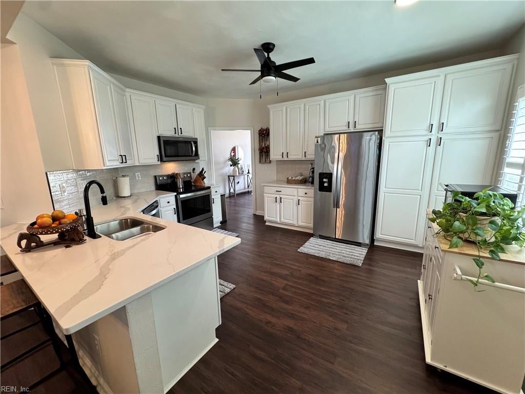 2600 Einstein DR