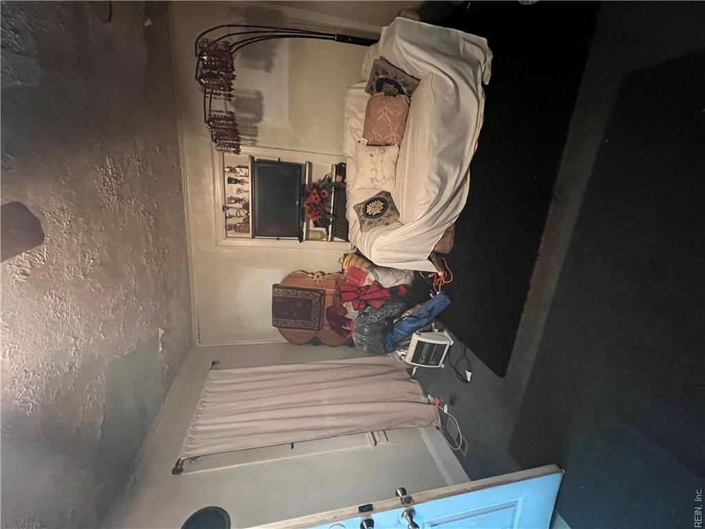 8272 Crittenden RD
