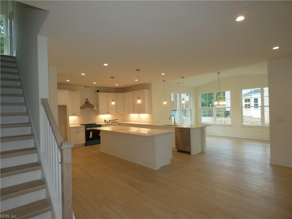933 Stockbridge DR