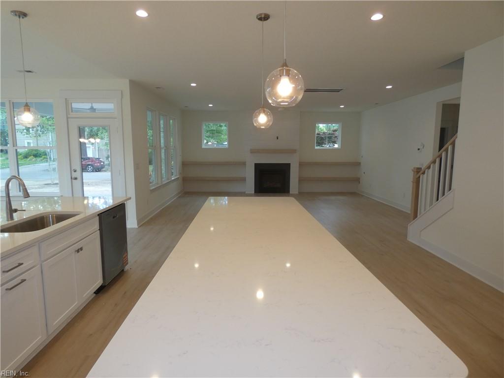 933 Stockbridge DR