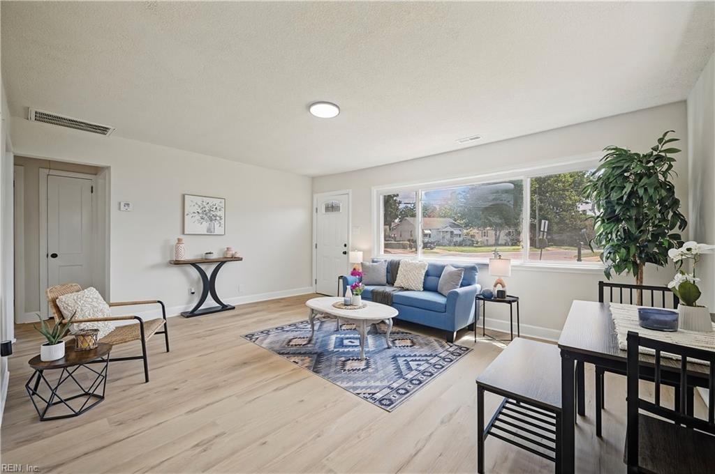 220 Castlewood RD