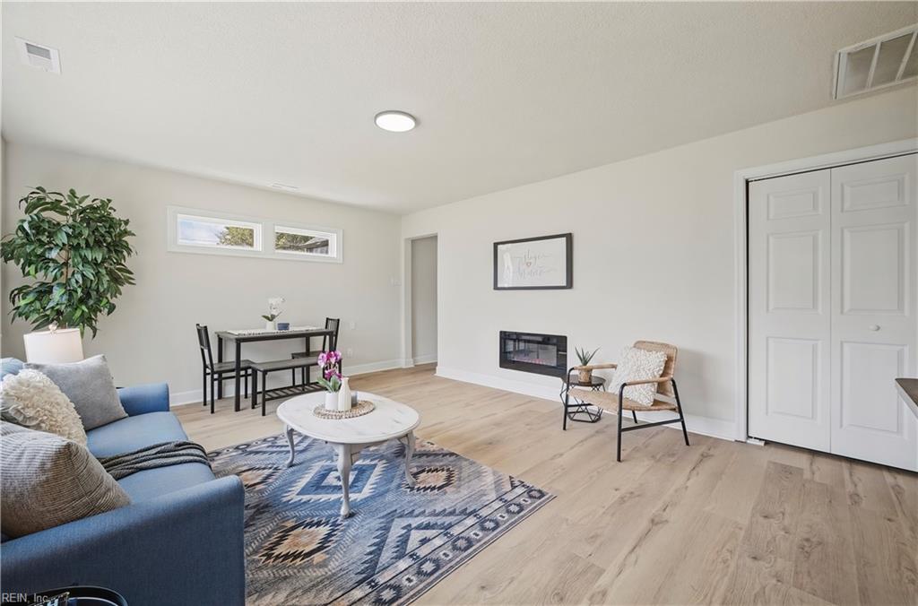 220 Castlewood RD