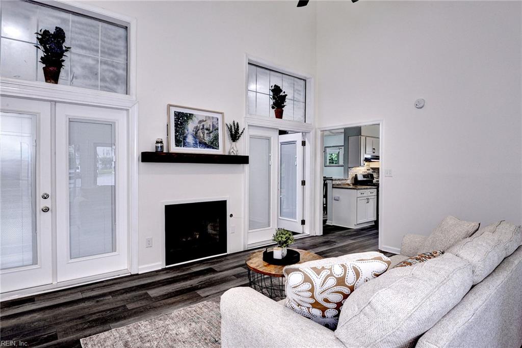 108 Candlestick PL