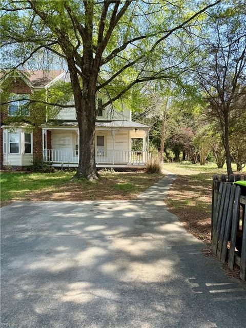 2118 Queen Annes CT Carrollton VA 23314