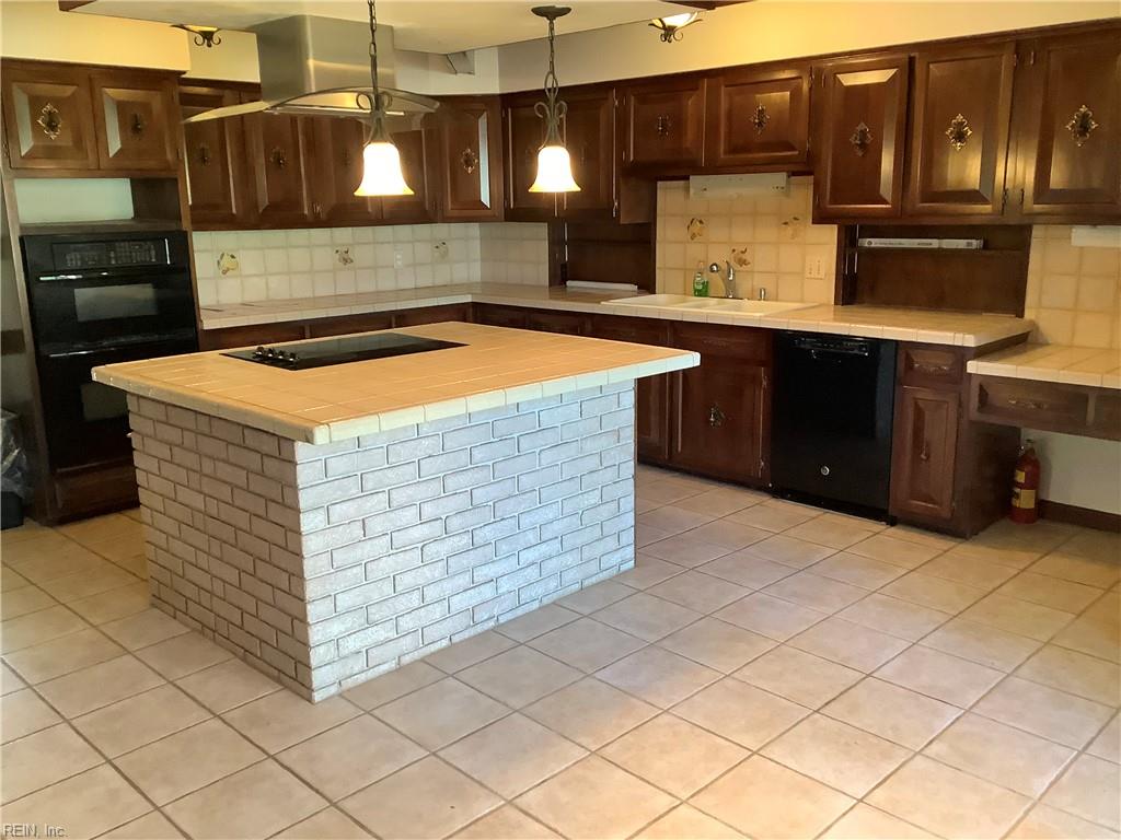 2200 Windward Shore DR