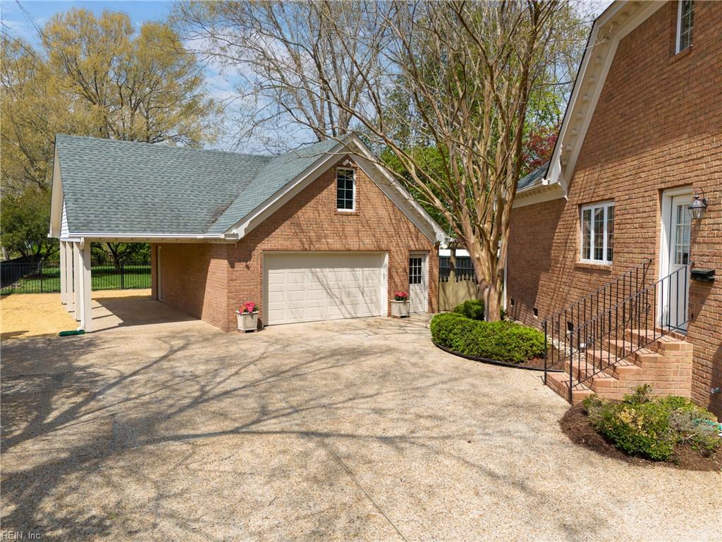 604 Stoneleigh CT