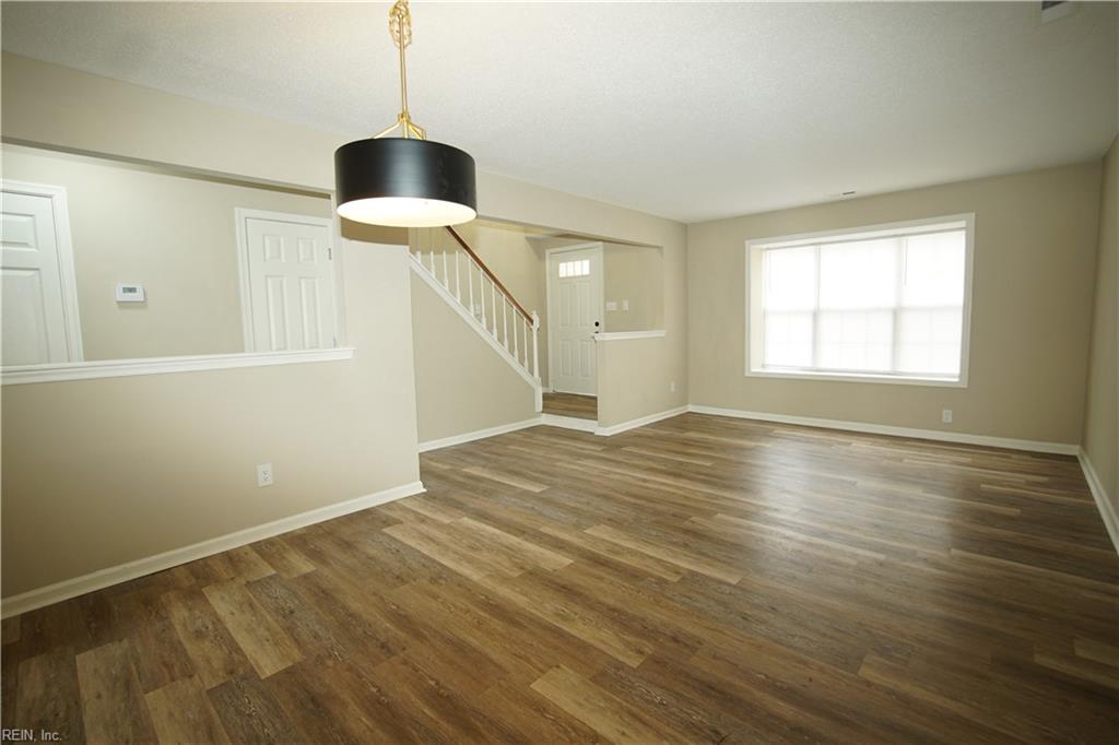 6 Hawthorn PL