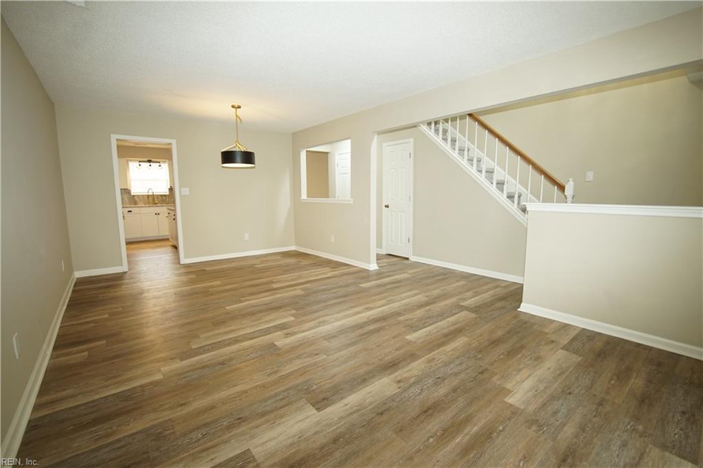 6 Hawthorn PL