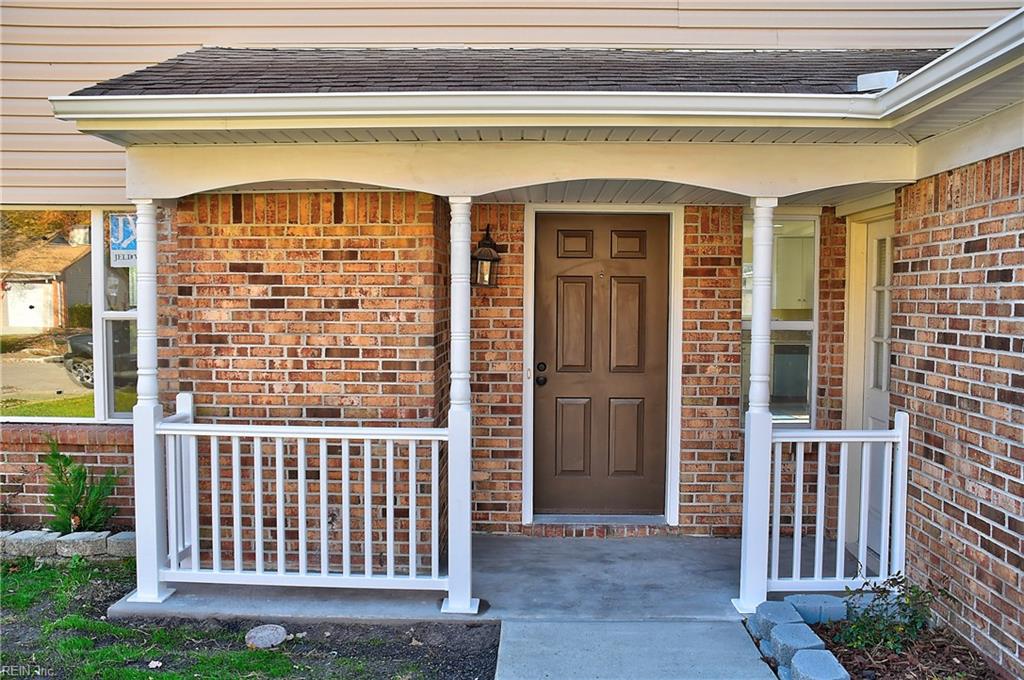 3821 Amberley Forest PL