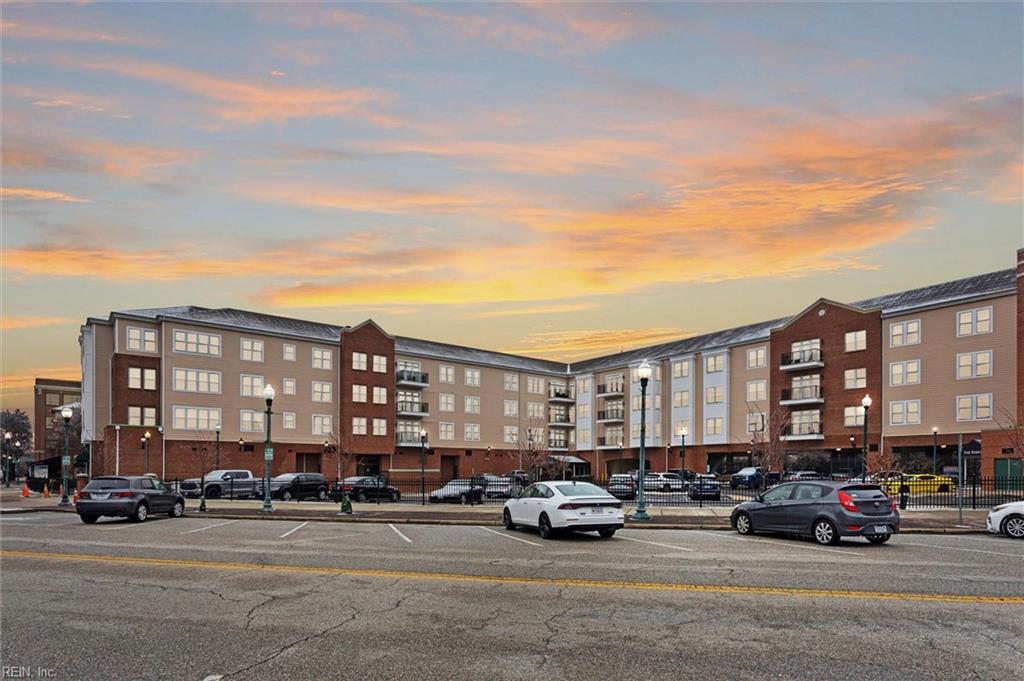 670 Town Center DR 207