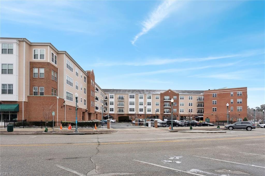 670 Town Center DR 207