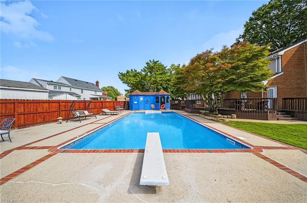 387 Brock CIR