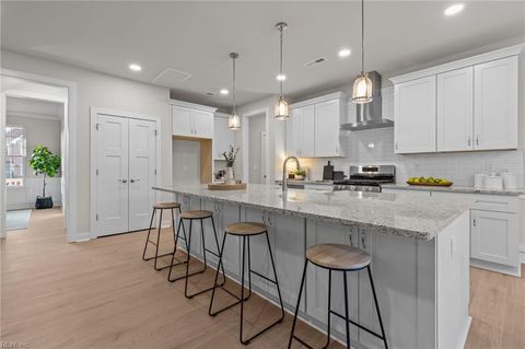 1920 Lancing Crest LN Chesapeake VA 23323