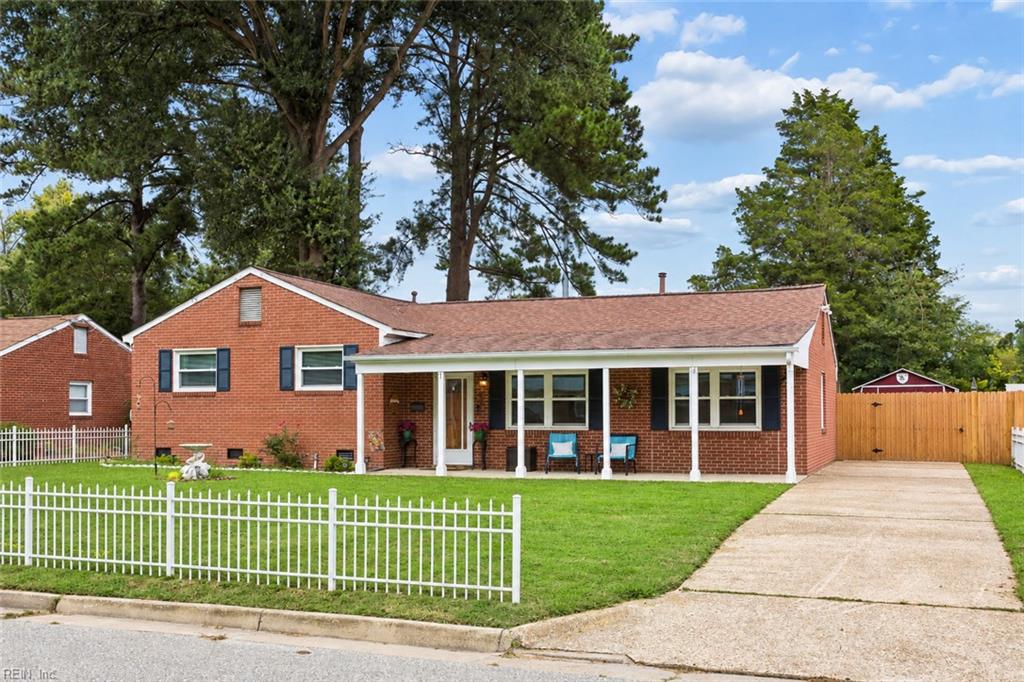 16 Longwood DR