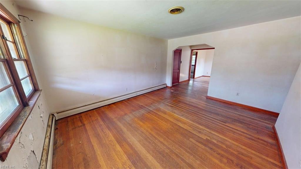 104 Effie AVE