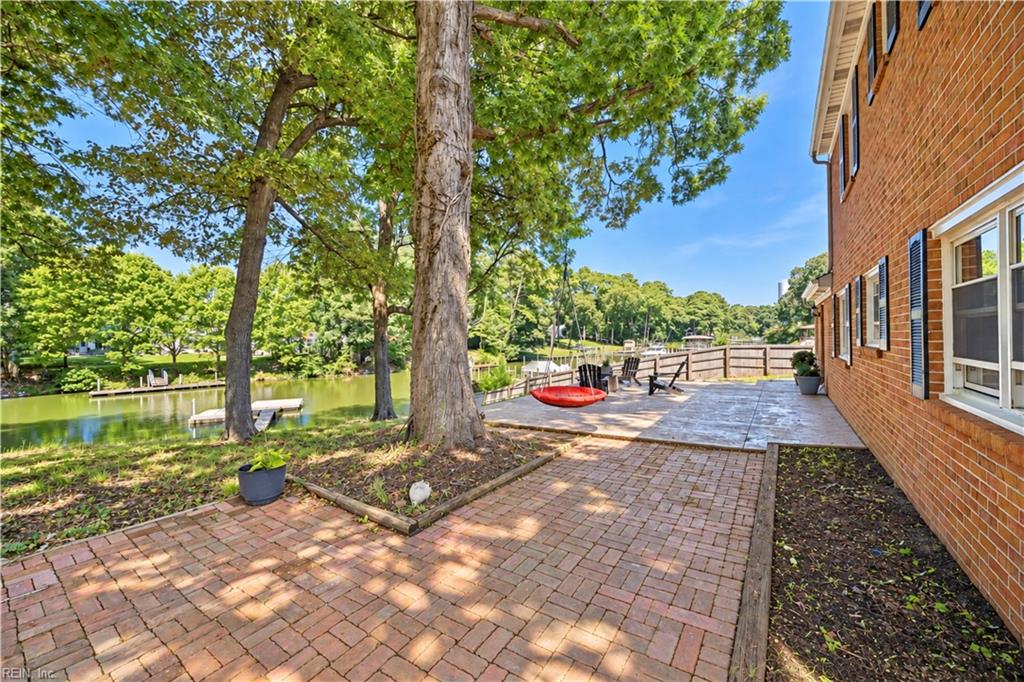 845 Saint James DR
