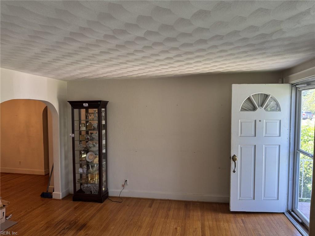 987 Albert AVE