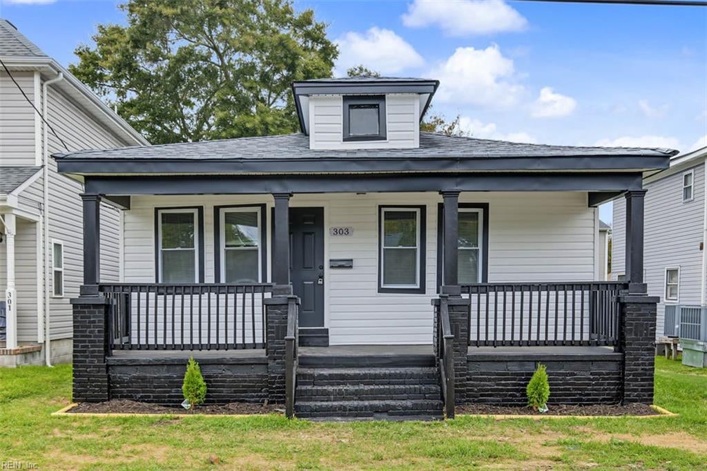 303 Diamond AVE