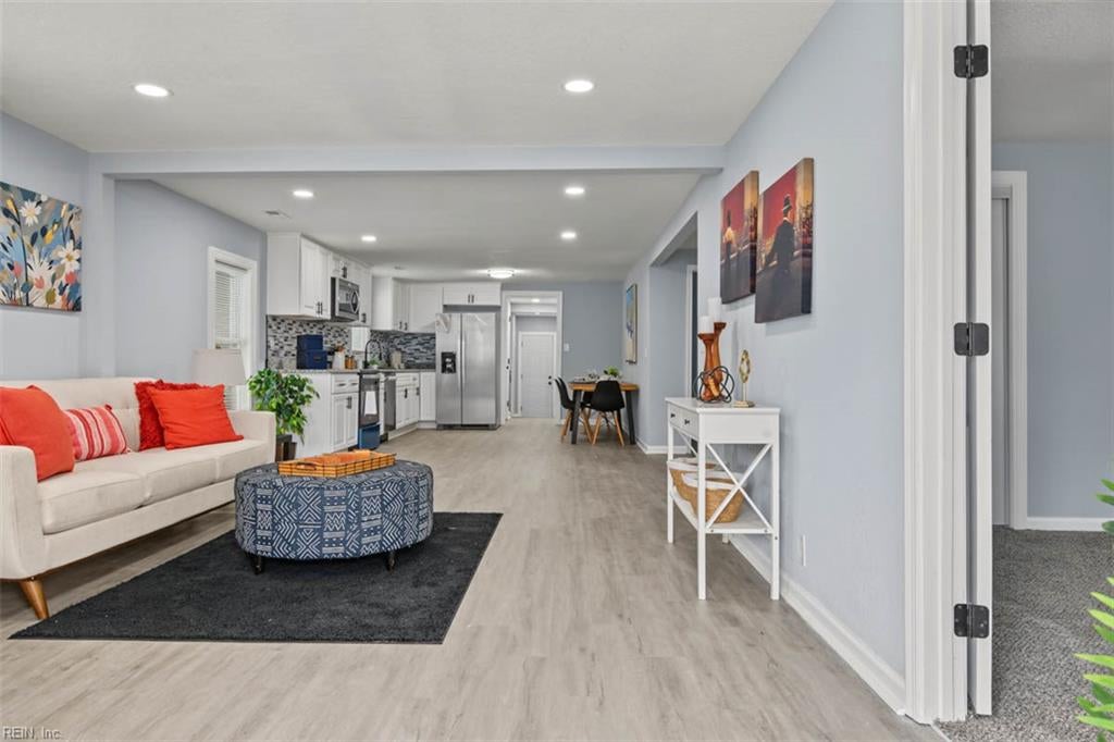 303 Diamond AVE