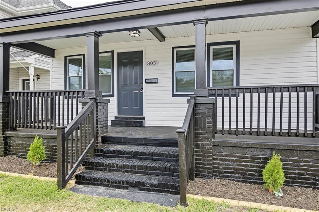 303 Diamond AVE