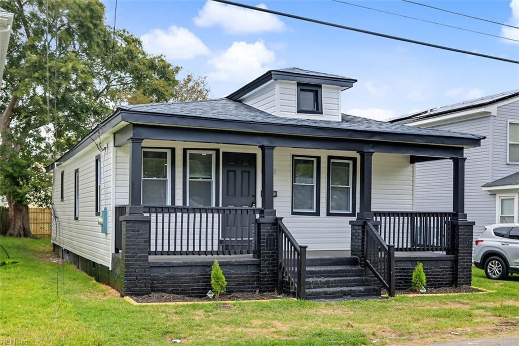 303 Diamond AVE