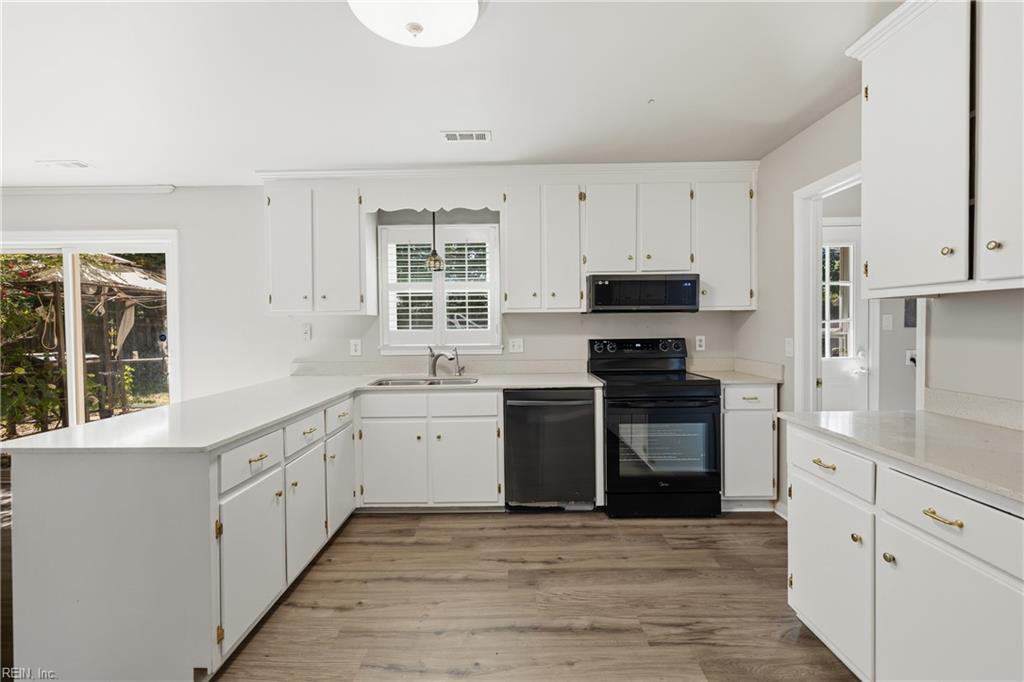 177 Windsor Castle DR