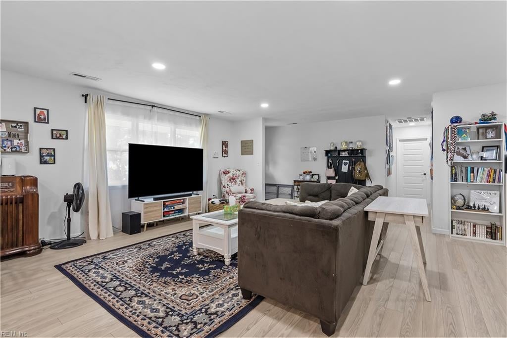832 Parapet RD