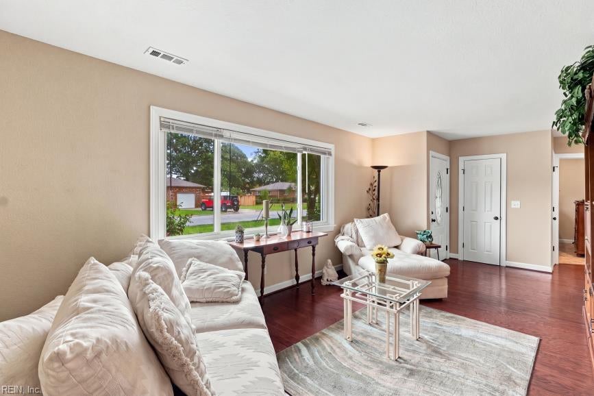 609 Manor DR