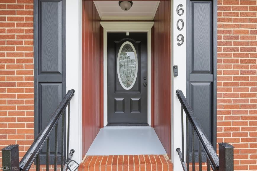 609 Manor DR