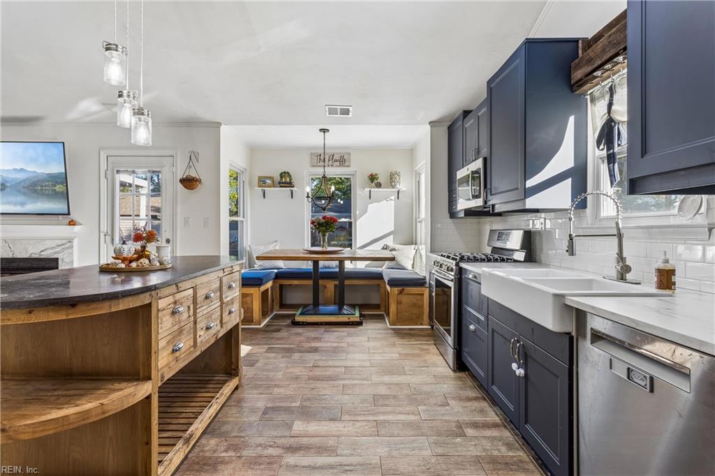 2716 Lake Ridge CT