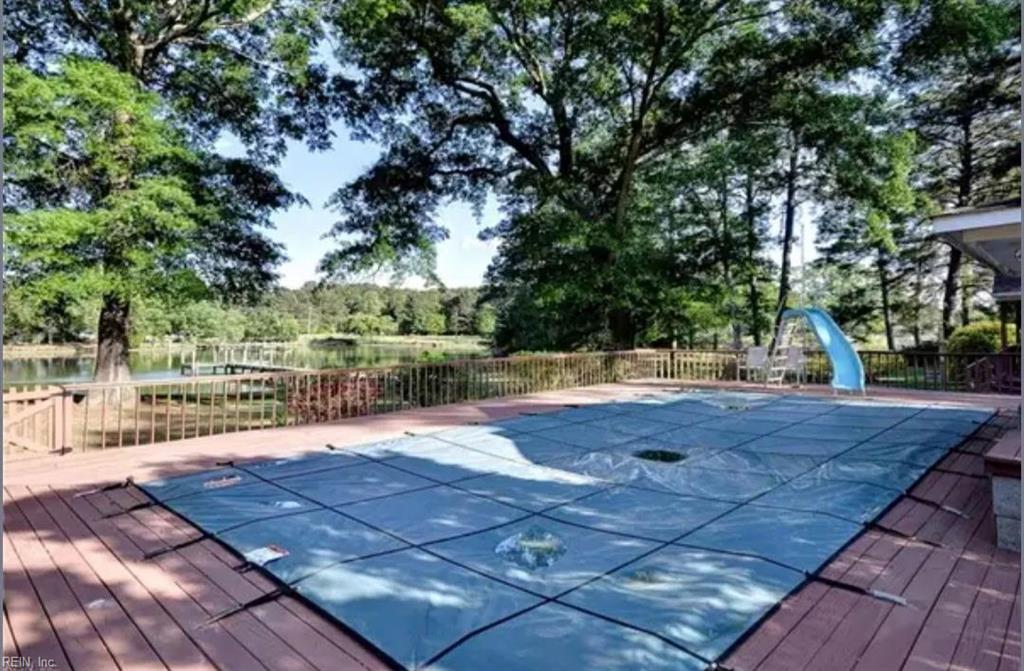 1923 Pine LN