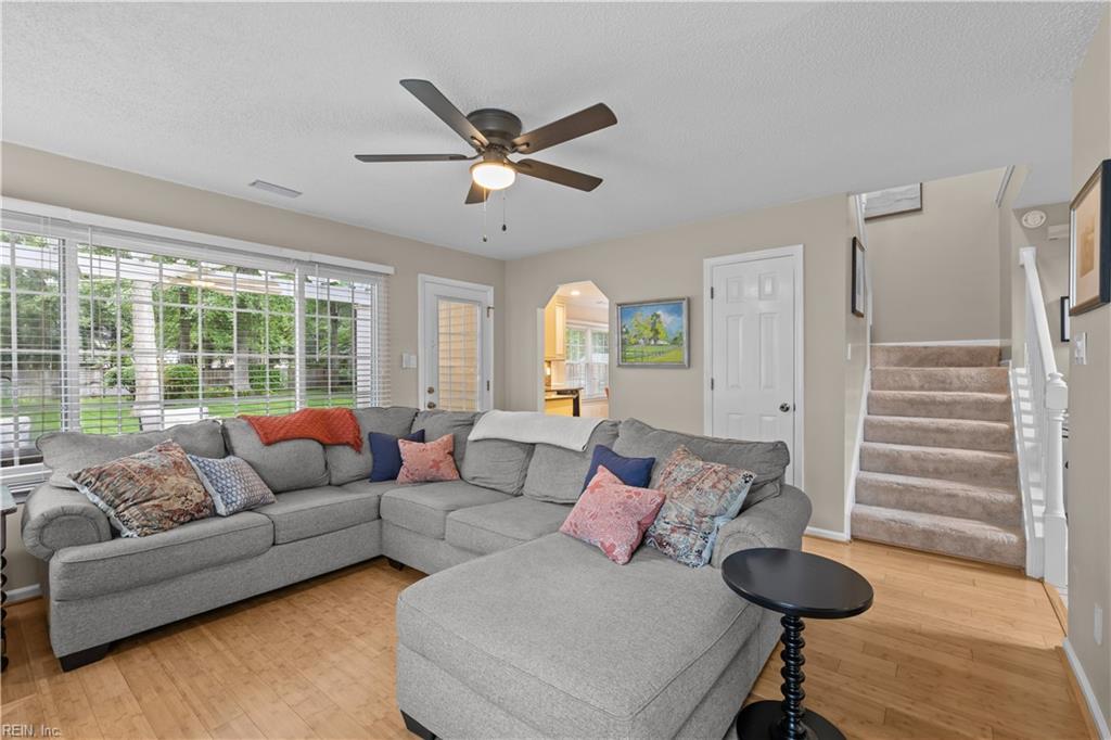 816 Woodcott DR