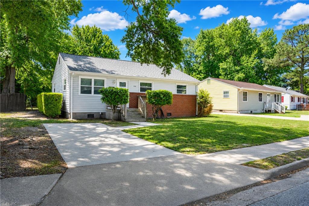1532 Adams CIR