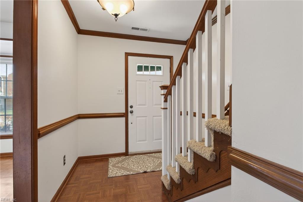 1018 Colonial Meadows WAY